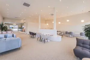 90평 대형 오픈플로어 미니멀 감성 카페